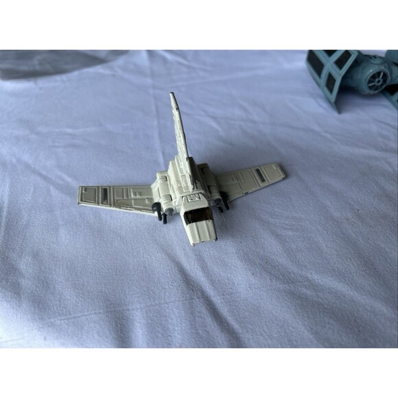 star wars lot- 2 Hot Wheels Ships,2 Attacktix Figures, And 3 Action Figures! - Picture 4 of 8